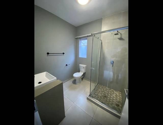 2 BEDROOM PROPERTY TO RENT IN MALVERN EAST